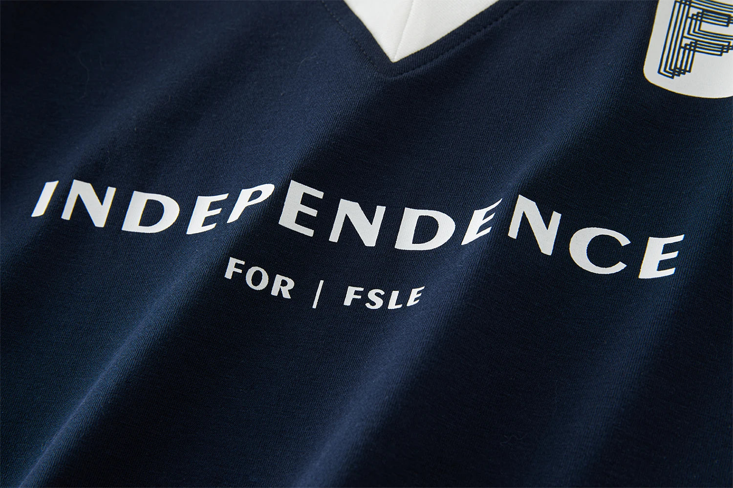 Sporty Cropped V-Neck Knit T-Shirt