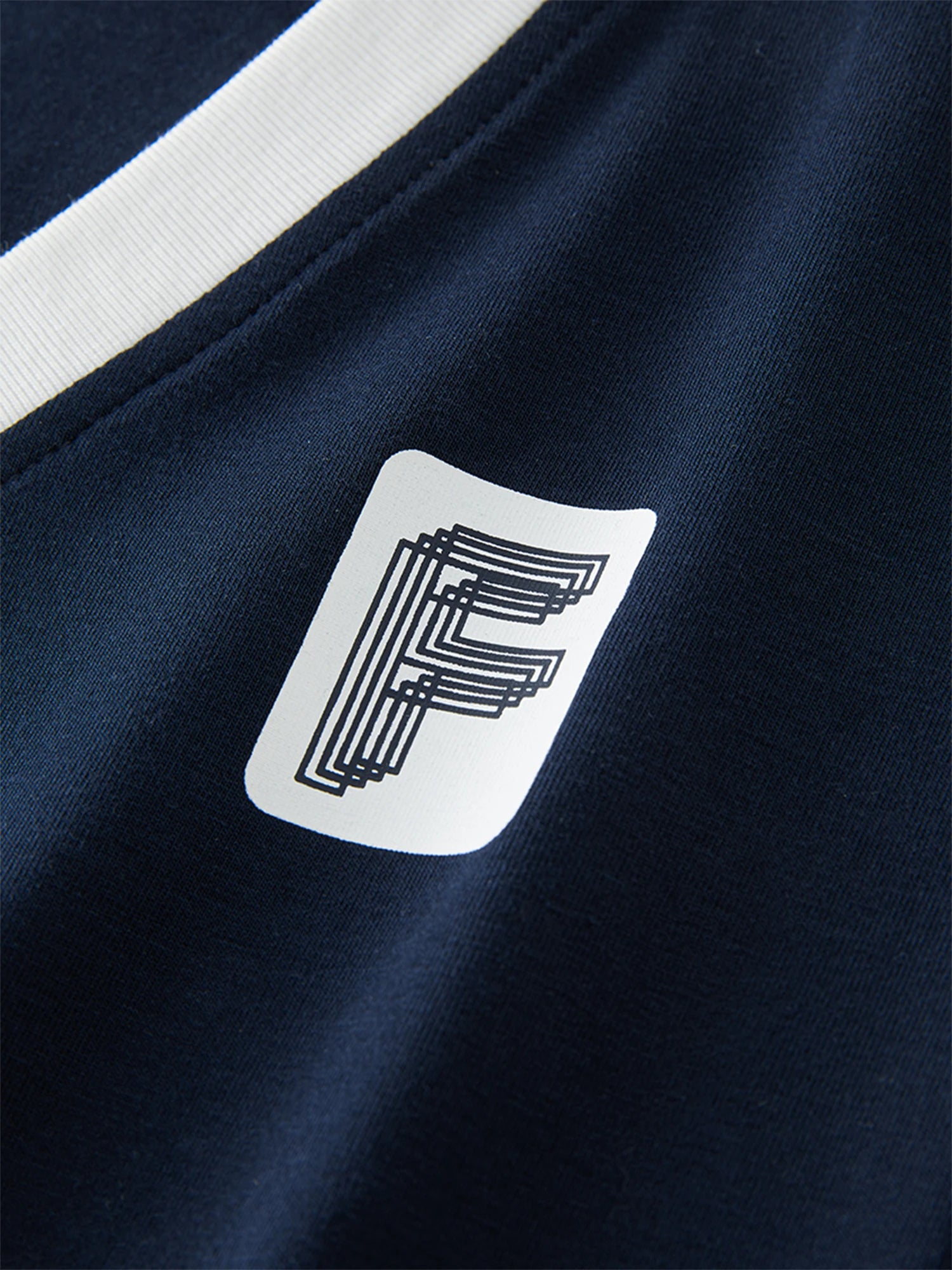 Sporty Cropped V-Neck Knit T-Shirt